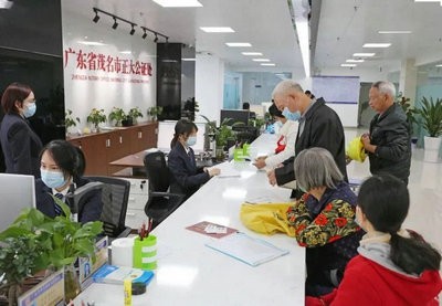 社會(huì)各界代表走進(jìn)公證處“零距離”接觸公證