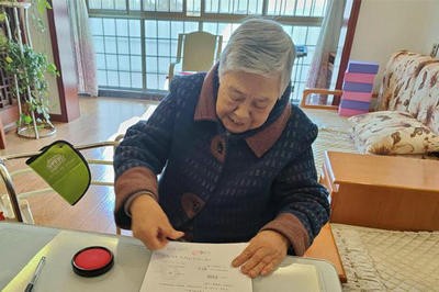福泉:八旬老人行動難 公證上門解煩憂