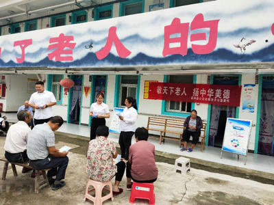 霍邱縣公證處開展敬老月活動
