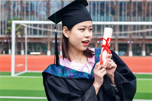 辦理學位證書公證必須本人到場嗎？